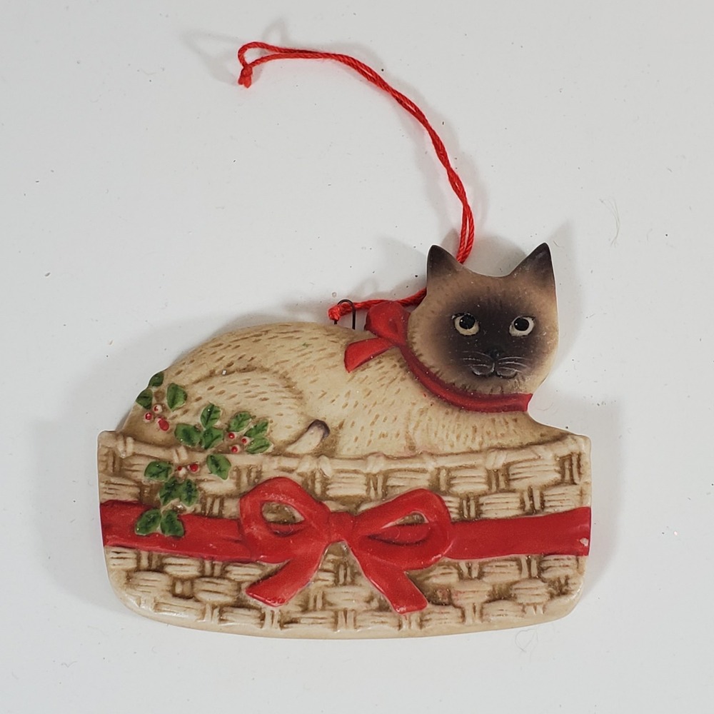 Schmid Gordon Fraser Siamese Cat Basket Christmas Ornament Ceramic 1984 Vintage
